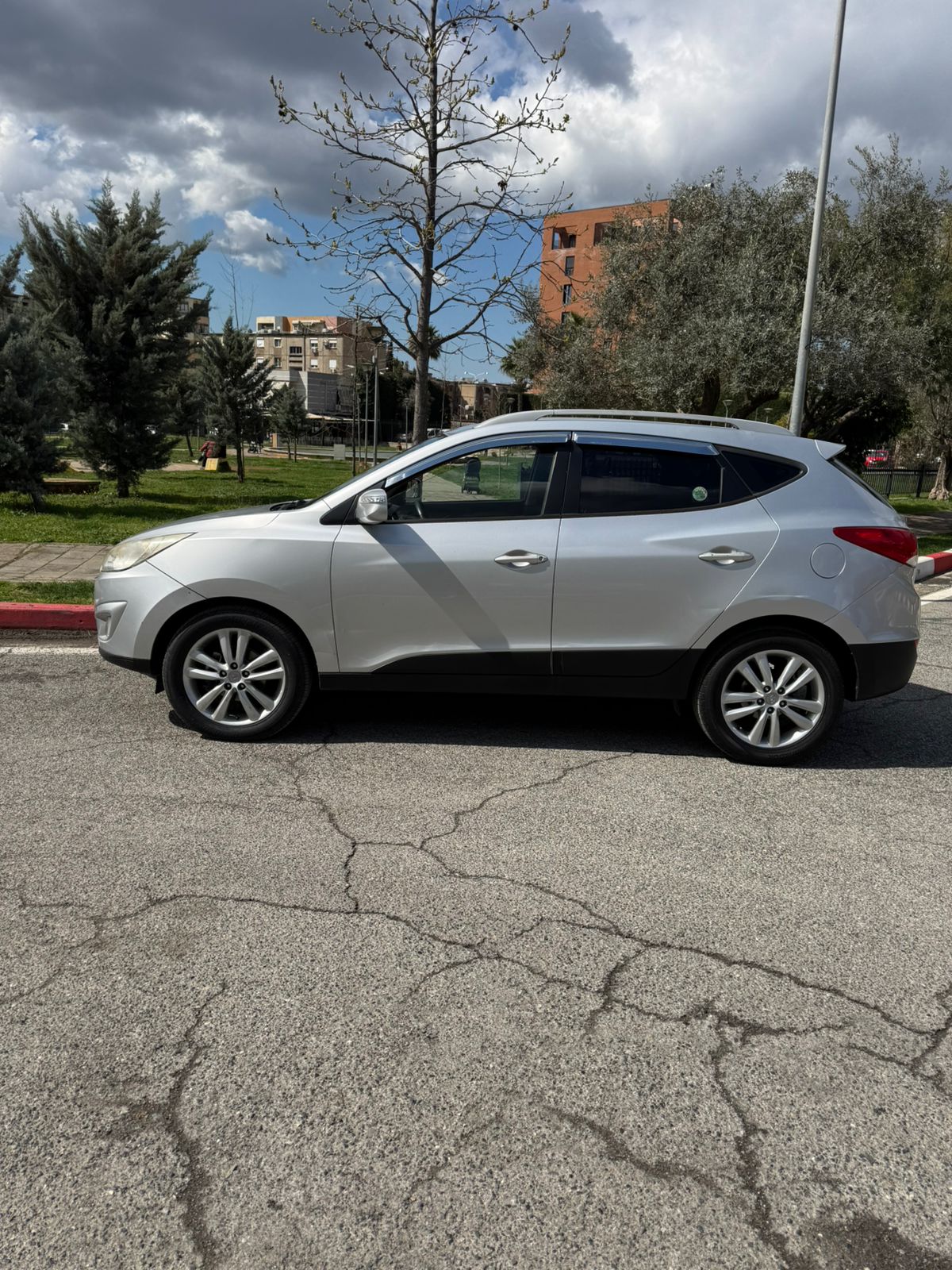 Hyundai Tucson lx20 2